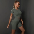 Ensemble yoga sans couture avec haut court et short taille haute vert olive foncé - Gris foncé
