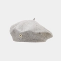 Detail shot of grey wool beret featuring two stylish shell buttons on the side - One Size / Light Gray