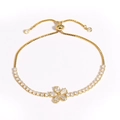 Détail d'un bracelet doré ajustable avec fleur en zircon et fermoir à glissière - Style de Fleur à Cinq Pétales (Or 9)