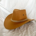 Klassischer brauner Cowboyhut aus Wildlederimitat mit beigem geflochtenem Band - M / Gelb
