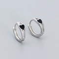 S925 sterling zilveren oorringen met zwarte emaille hartvormige hangers voor dames - Witgoud (Zwart Email)