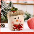 Niedliche Schneemann Weihnachtsgeschenktüte aus weißem Fleece mit rot-grüner Strickschleife - Glocke Fleece Schneemann