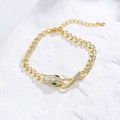 Dettaglio del bracciale a serpente placcato oro 18K con pavé di zirconi e occhi verdi - Stile Serpente (Occhi Verdi) (30814)