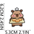 Dettaglio macro della toppa ricamata chef Capybara con dimensioni e trama del tessuto fine - Stile Chef