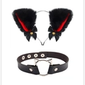 Détail de serre-tête oreilles de chat en peluche avec collier en similicuir noir et rouge - Ensemble Choker Chat / Noir/Intérieur Rouge