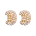 Élégantes boucles d'oreilles dorées en C avec micro-perles blanches pour un look chic - Face Large Dorée 1 Paire