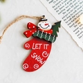 Kerst houten want decoratie met sneeuwpop en Let It Snow tekst op een wit oppervlak - Handschoen Vorm Hanger (Model K)