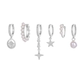 Dettaglio del set di 6 orecchini in argento con stelle, perle e zirconi su sfondo bianco - Set da 6 pezzi / Argento