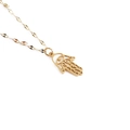 Goldene Edelstahlkette mit Hamsa-Hand und Auge-Ausschnitt auf weißem Hintergrund - Böses Auge Hamsa Hand