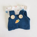 Süßes weißes T-Shirt und dunkelblaue Latzhose mit Karottenstickerei für 17cm Puppen - Bären-T-Shirt & Karotten-Latzhose Set / Passend für 17cm Puppen