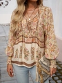 Detalle de la blusa bohemia con estampado floral, manga larga y suave tejido beige - S / Tops / Albaricoque