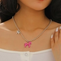 Collana con perline argentate e ciondolo a forma di pony rosa con dettaglio stella - Rosso Rosa (A-217)