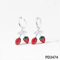 Orecchini a fragola in smalto rosso con steli argentati e dettagli foglia verde - Orecchini d'Argento (PD3474)