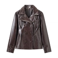 Détail de la veste en cuir PU marron foncé à double boutonnage avec texture brillante - XS / Hauts / Brun Foncé