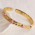 Bracciale rigido aperto placcato oro 18K con dettagli in smalto rosa malocchio design - Rosa