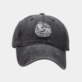 Dettaglio del cappellino in denim grigio lavato con stampa grafica circolare bianca - Regolabile / Nero