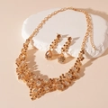 Detail of luxury teardrop jewelry set with gold finish and champagne crystal stones - Gold Set (HN8029)