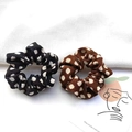 Lot de deux chouchous élastiques en marron et noir avec des motifs à pois blancs - Pois Noirs + Pois Café (2 Pièces)