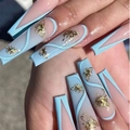 Unghie lunghe a bara press-on blu e nude con decorazioni a farfalla dorate in 3D - Stile Francese Farfalla Blu Nude Rosa (JP1711)