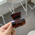 Handheld tortoiseshell brown claw clip in polished plastic for high ponytail styles - Glossy Red Brown - Vase Shape - Butterfly Buckle