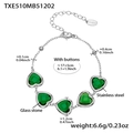 Silbernes Edelstahlarmband mit fünf grünen Glassteinen in Herzform und Maßangaben - Grünes Strass-Armband (TXE510) / 17+5cm / Stahlfarben