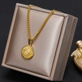 Goldene Titanstahl-Halskette mit Evil Eye Sonnen-Anhänger und flacher Panzerkette - Böses Auge / Gold