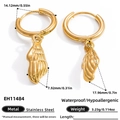 Orecchini a cerchio in acciaio inossidabile placcato oro 18k con ciondolo a conchiglia - EH11484-Conchiglia