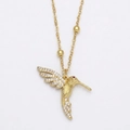 Collana colibrì dorata con ali di zirconi e occhio con gemma rossa su catena sottile - A-Colibrì