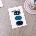 Lot de trois petites barrettes BB en tissu à fleurs et à pois sur carte de support - Set Bleu Encre