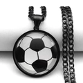 Macro close-up van voetbal glazen hanger ketting met een zwarte metalen ketting - Zwart 60cm