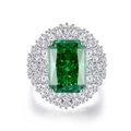 Luxurious S925 silver ring featuring emerald cut green gem and sparkling zircon halo - US 7 / Emerald Green