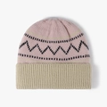 Gorro de punto a rayas rosa y beige con patrones geométricos y dobladillo acanalado - Rosa