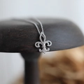 Collier lys en argent avec pendentif en cristal étincelant pour femmes élégantes - Fleur de lys Argent