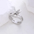 Anillo de doble capa con mariposa mate en acero inoxidable y detalles de circón - US 6 / Color Acero