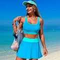 Zweiteiliges hellblaues Sport-Set mit Rock und blauem Saum für Strand und Tennis - S / Himmelblau