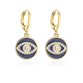 Detailaufnahme der 18K vergoldeten Evil-Eye-Ohrringe mit blauem Emaille und Kristallen - Dunkelblau