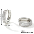 Vista detallada de los aros de plata con 2cm de alto y 0,5cm de ancho con incrustación de circón - E02833-2 (Al 2,0 cm An 0,5 cm)