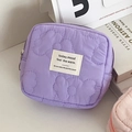 Bolsa acolchada de flores morada con etiqueta tejida y cremallera de metal - Morado