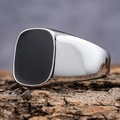 Anello a sigillo da uomo in acciaio inossidabile lucido con inserto nero quadrato - US 7 / Stile Quadrato Uomo (Colore Acciaio)