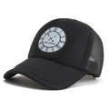 Zwarte mesh trucker pet met Time Is Money klokprint getoond vanuit zijaanzicht - Verstelbaar / Zwart