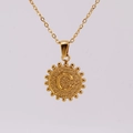 Collar minimalista de acero bañado en oro 18K con colgante martillado y la letra C - C (Con Cadena)