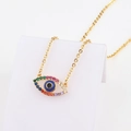 Detail der 18k Goldkette mit Regenbogen-Zirkonia-Teufelsauge-Herzanhänger auf Ständer - Regenbogen Zirkonia Stil (XL135-5)