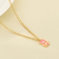 Collier doré avec pendentif ours en émail rose sur chaîne à maillons réglable - Style Ours Rayé Rose (KN295278-Z)