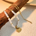 Collana chic di perle con ciondolo a sole dorato e perle bianche su base in legno - Stile Ciondolo Sole (XL-YS218-1)