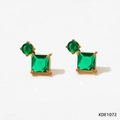 Goudkleurige oorbellen met ronde en vierkante groene edelstenen op witte achtergrond - Groene Zirkoon(KDE1072)
