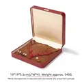 Scatola per gioielli premium in pelle PU rossa per collana, orecchini e anello - Scatola per set di gioielli (Scatola per gioielli in pelle PU con cupola e targhetta dorata) / Borgogna