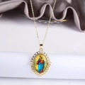 Macro della collana con pendente della Vergine Maria con cornice a cuore e zirconi - Vergine Maria e il Bambino Tipo D (7)
