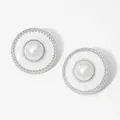 Orecchini vintage in argento smaltato bianco con dettaglio di perla centrale - Argento + Bianco (PD3416)