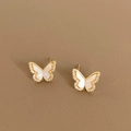 Pendientes de mariposa dorados con nácar blanco y circonitas de diseño minimalista - Mariposa Blanca Micro Pavé