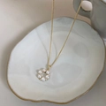 Collier en perles d'eau douce baroques avec pendentif couronne sur plat en céramique - Or 14K Perle d'Eau Douce Style Couronne
